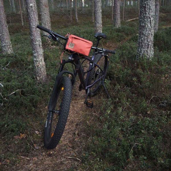 Vettä hylkivä värikäs pyörälaukku